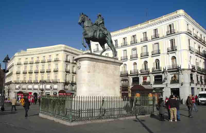 19 - Madrid - Puerta del Sol - monumento a Carlos III